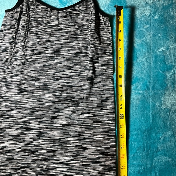 Woman’s sport tank top - Picture 2 of 4